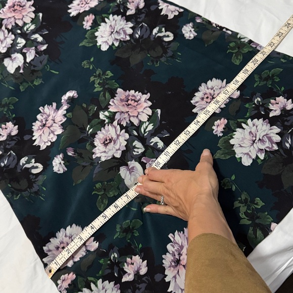 Club Monaco- Size 8 Silk Floral Shift Dress with Bell Sleeves - Picture 14 of 14